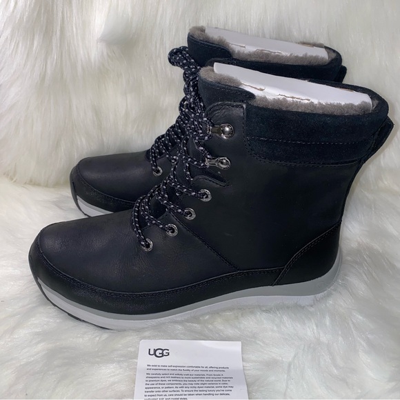 UGG 🖤 boots New in box - Picture 6 of 14